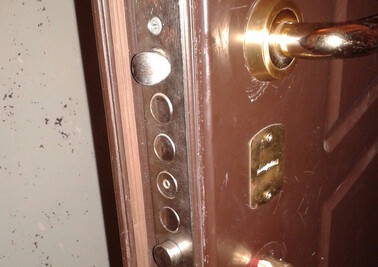 Вскрытие дверного замка